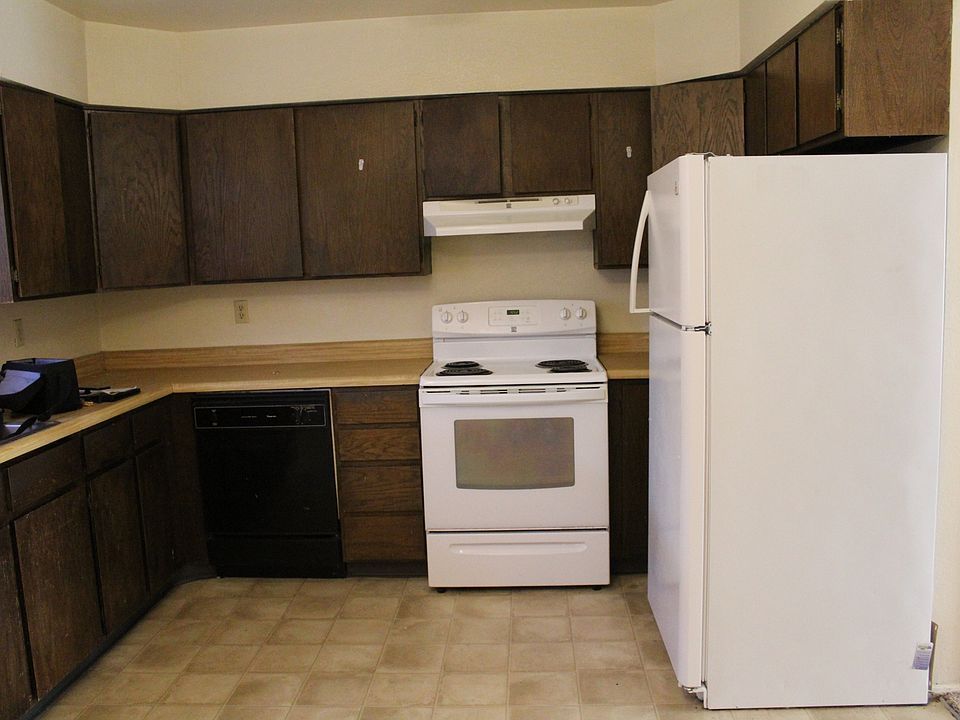 2nd image of 2435 Rail Ave
