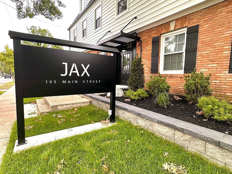1st image of 195 Main St #103