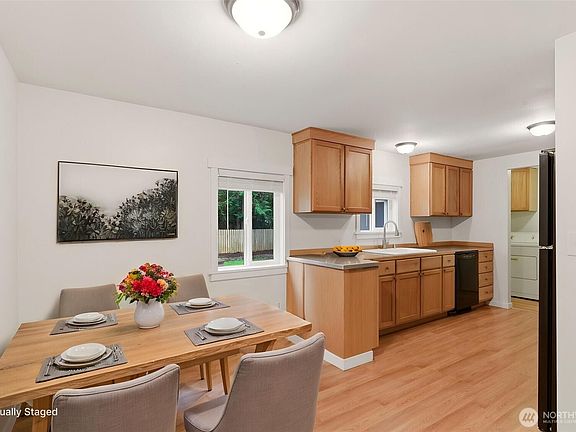 4th image of 8105 NE Beachwood Avenue