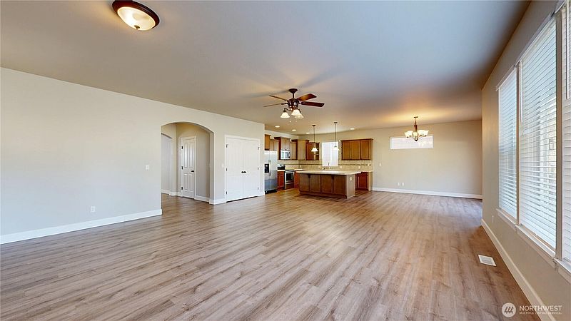 5th image of 1229 Kiely Drive SE
