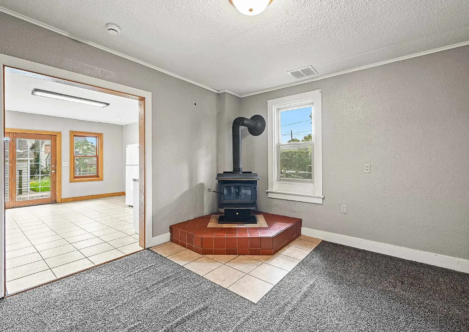 3 bedroom 2 bath with garage! — Photo 4