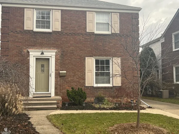 2064 Fleetwood Dr, Grosse Pointe Woods, MI 48236