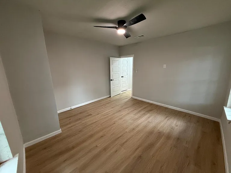 758 Bethpage Ave — Photo 32