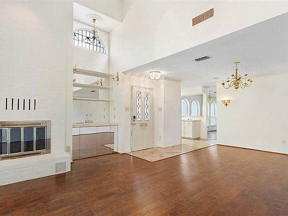 4th image of 2415 Saint Gregory St