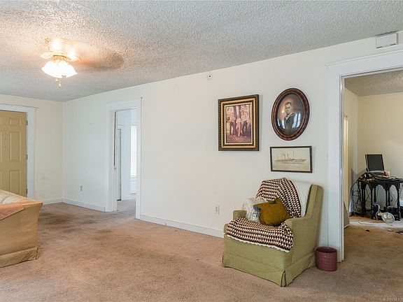 4th image of 1021 E Seminole Ave