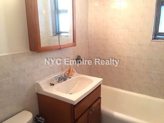 5th image of 301 E 38th St APT 12D