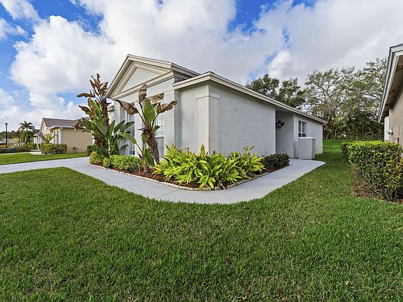 3rd image of 220 SW Lake Forest Way
