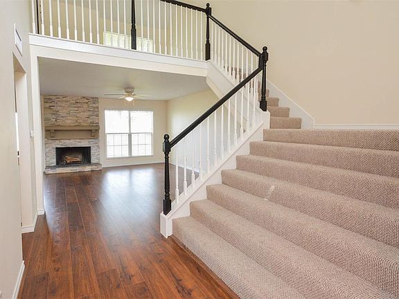 5th image of 100 Edgewater Dr Unit 36