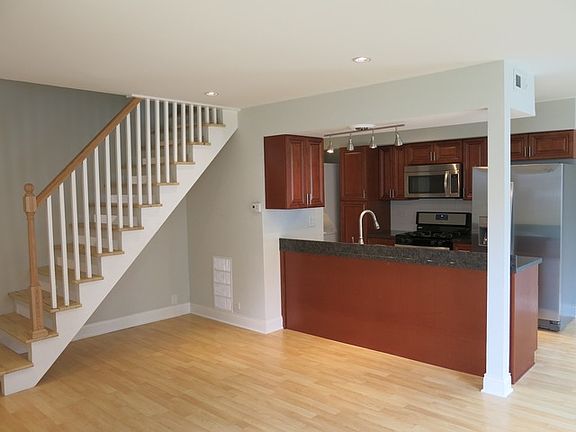 2nd image of 1569 Quaker Ln Unit 108-C