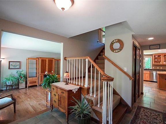 4th image of 6499 Poplar Ct