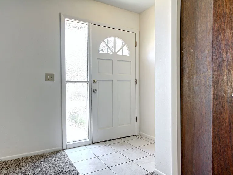 2911 S Clarkson St — Photo 1