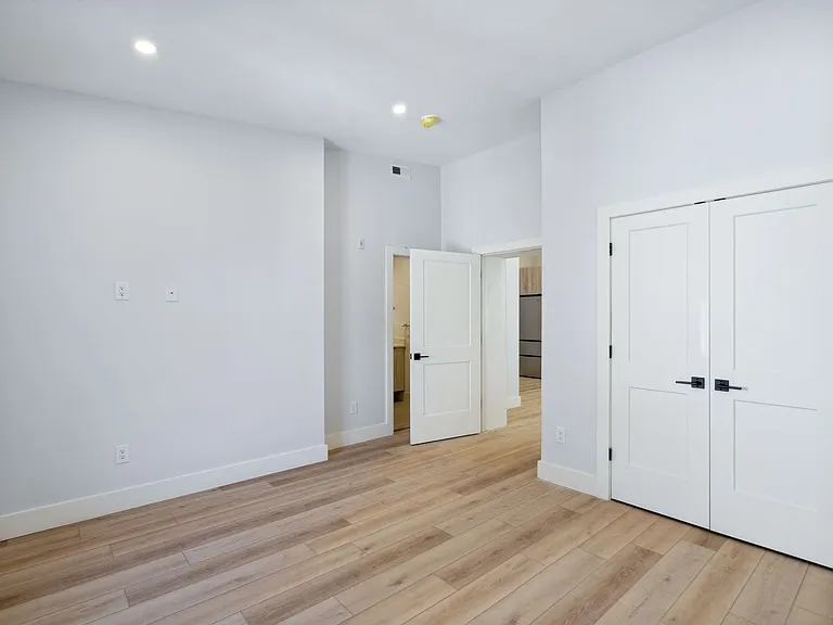 Serpentine Apartments: Newly Renovated in the Heart of Drexel — Photo 37