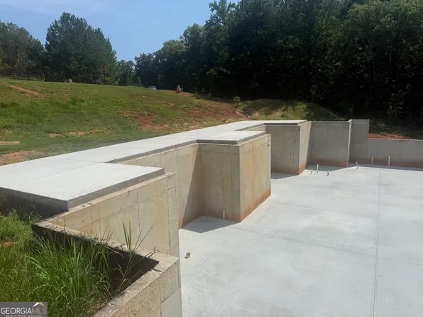 415 Forest Pointe Dr, Forsyth, GA 31029