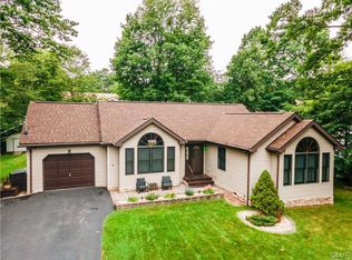 7126 Glouster Rd, Tobyhanna, PA 18466