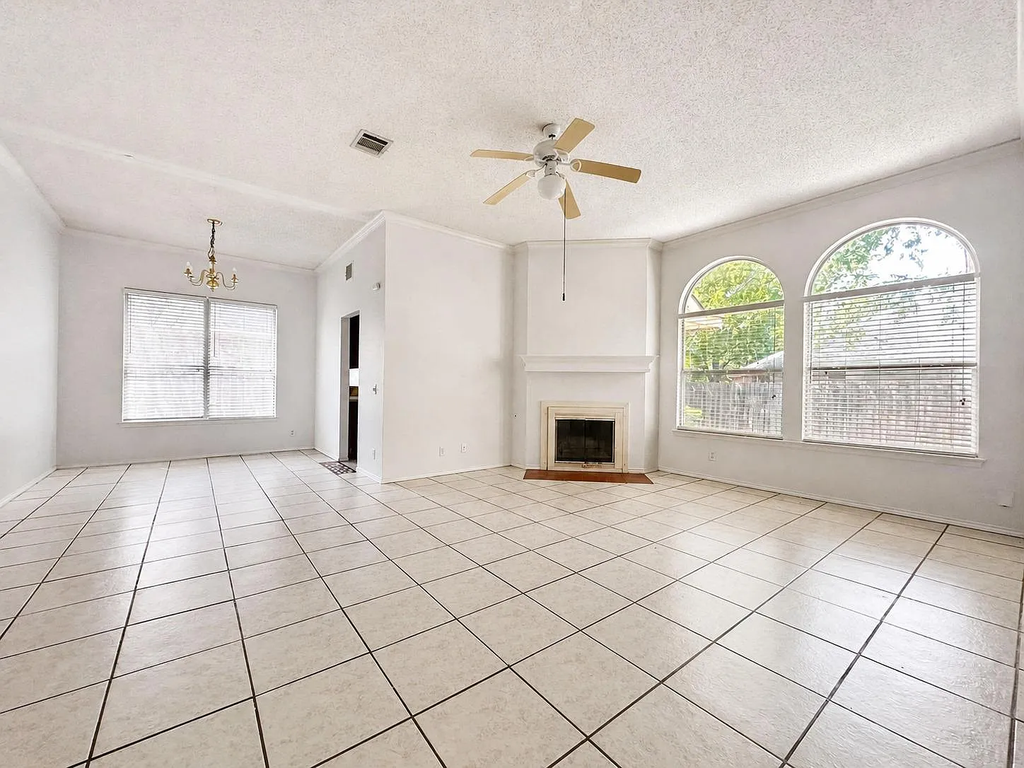 3 bed, 2.0 bath, 1553 sqft, $1,850 — Photo 2