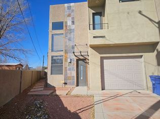 915 Edith Blvd NE, Albuquerque, NM 87102