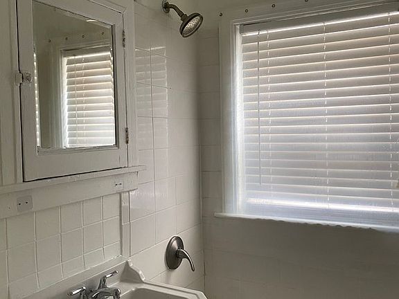 3rd image of 127-129 E 46th St #2