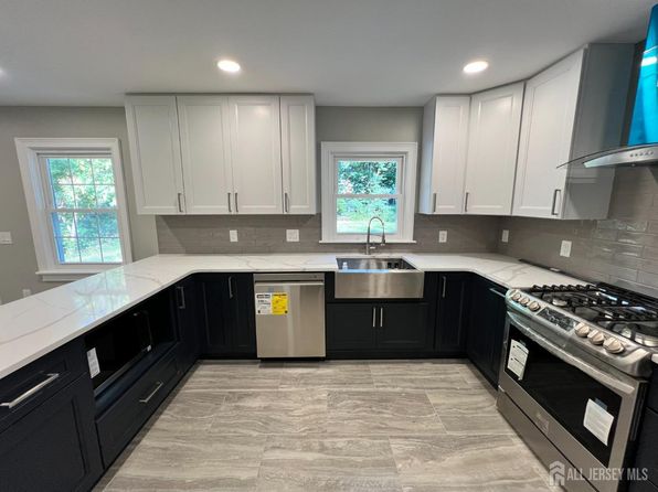 8 Woodlot Rd, East Brunswick, NJ 08816