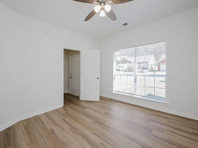 4570 Haley St — Photo 16
