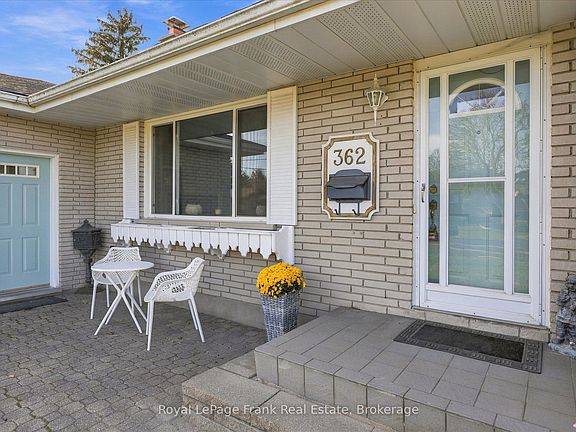 3rd image of 362 Simons Ave