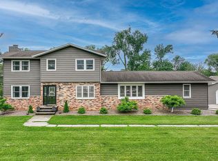 991 Eastview Ave, Marion, IA 52302