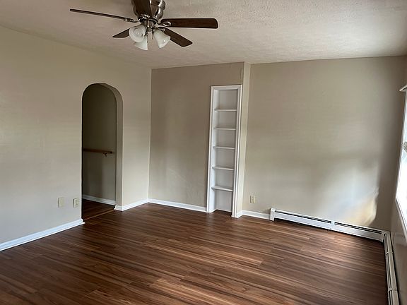 3rd image of 1412 E Main St APT 1