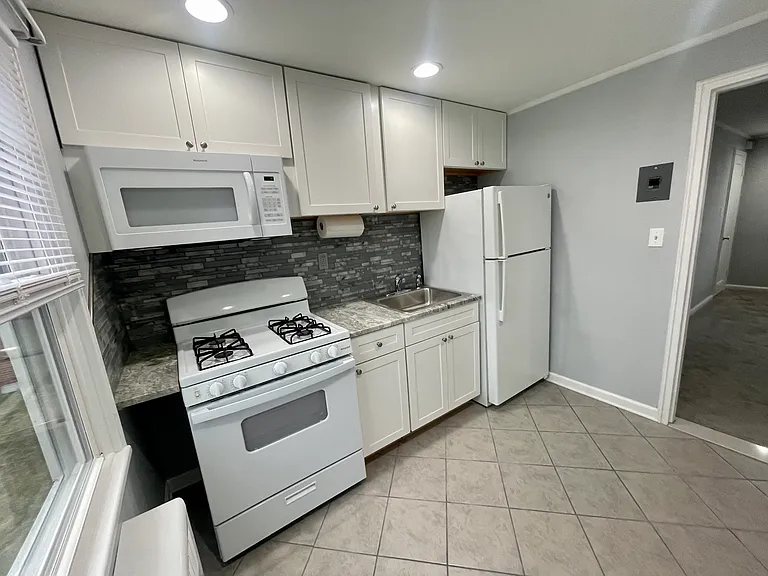 74B Hastings Ave #B — Photo 3