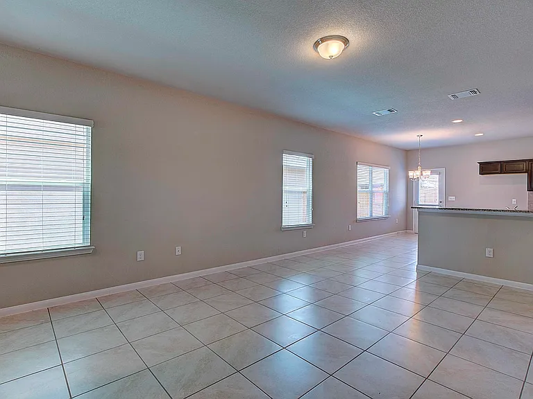 10404 Hatton Ln — Photo 7