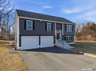 5 Abbey Rd, Ledyard, CT 06339