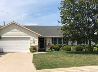 1404 Wedgewood Dr, Watertown, WI 53098