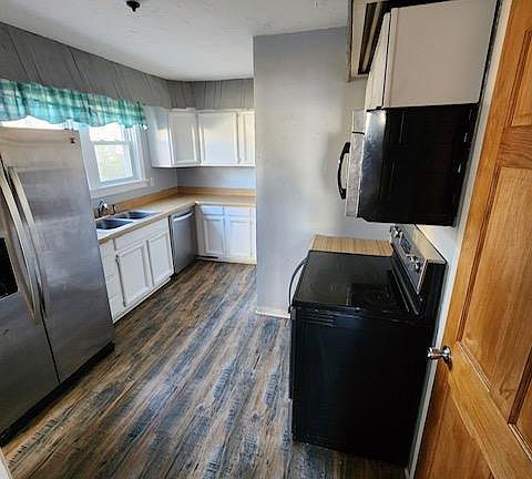 3rd image of 8114 S Sorgham St