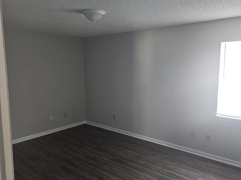 202 Dunaway Dr — Photo 3