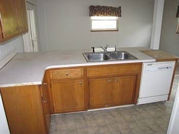 3rd image of 16458 Glenrock Dr
