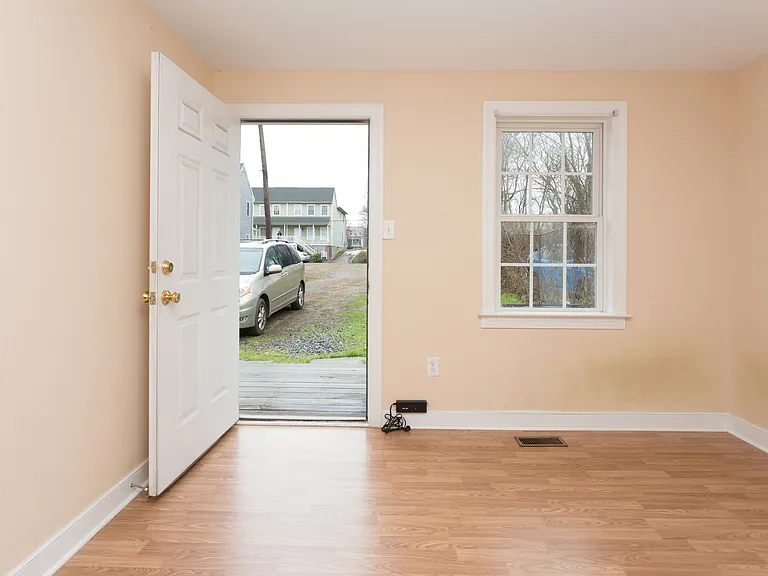 1311 1/2 W Leigh St — Photo 11