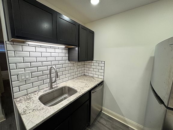 4th image of 60 Stevens St W #1
