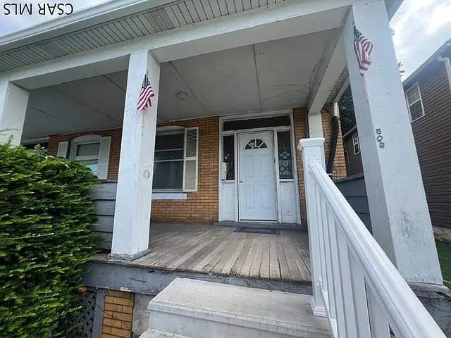 509 Graham Ave — Photo 2