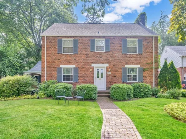 549 Laurel St, Longmeadow, MA 01106
