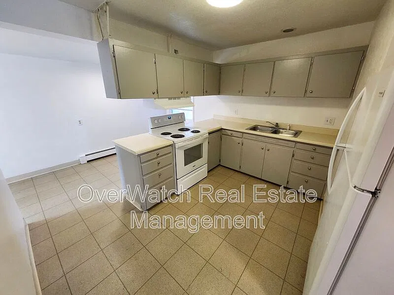 3 bed, 1.5 bath, $1,700 — Photo 4
