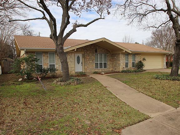 5th image of 2305 Shady Brook Dr