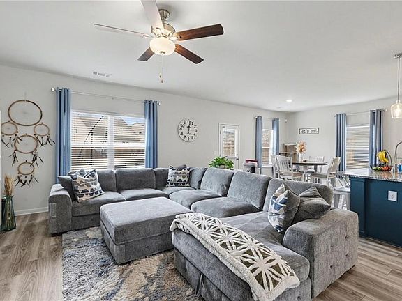 5th image of 424 Prescott Way