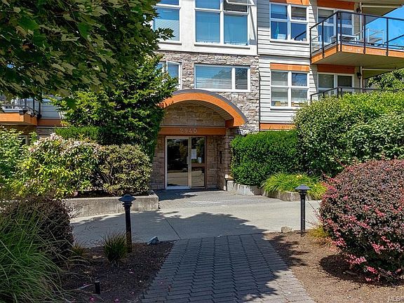 4th image of 2940 Harriet Rd #404