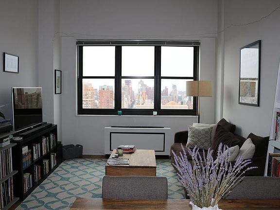 3rd image of 200 E 72nd St Ph L