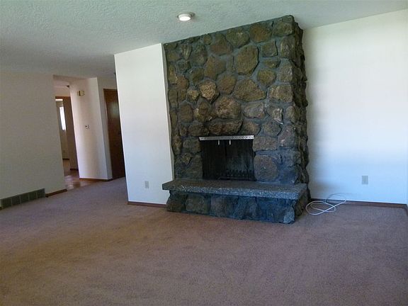 2nd image of 615 W Jay Ave
