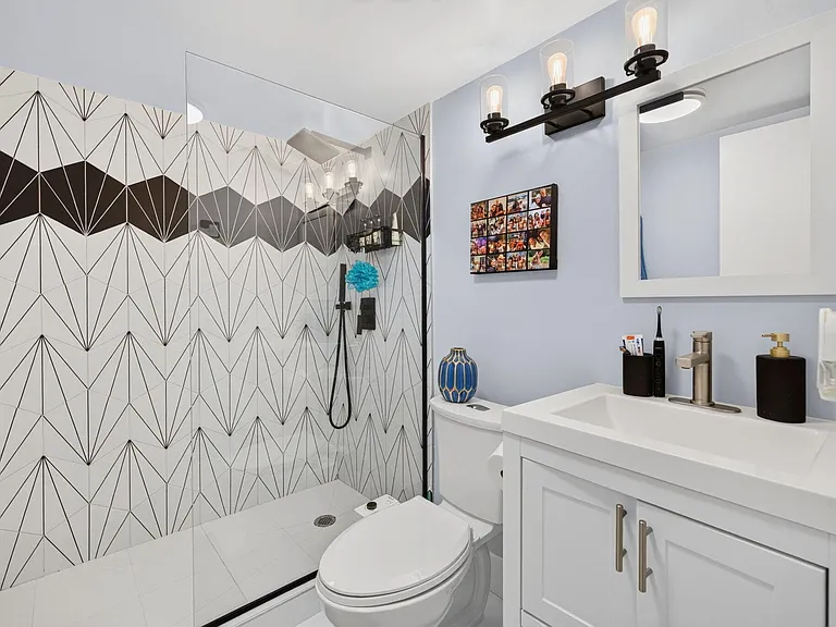 3004 NE 5th Ter #C216 — Photo 30