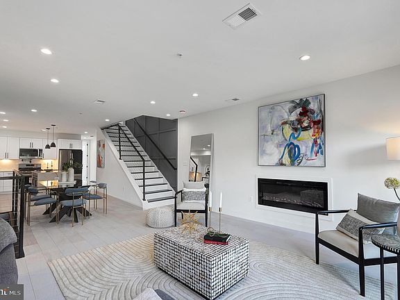 4th image of 638 Franklin St NE #2