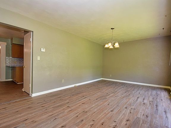 4th image of 23100 Rebecca Dr
