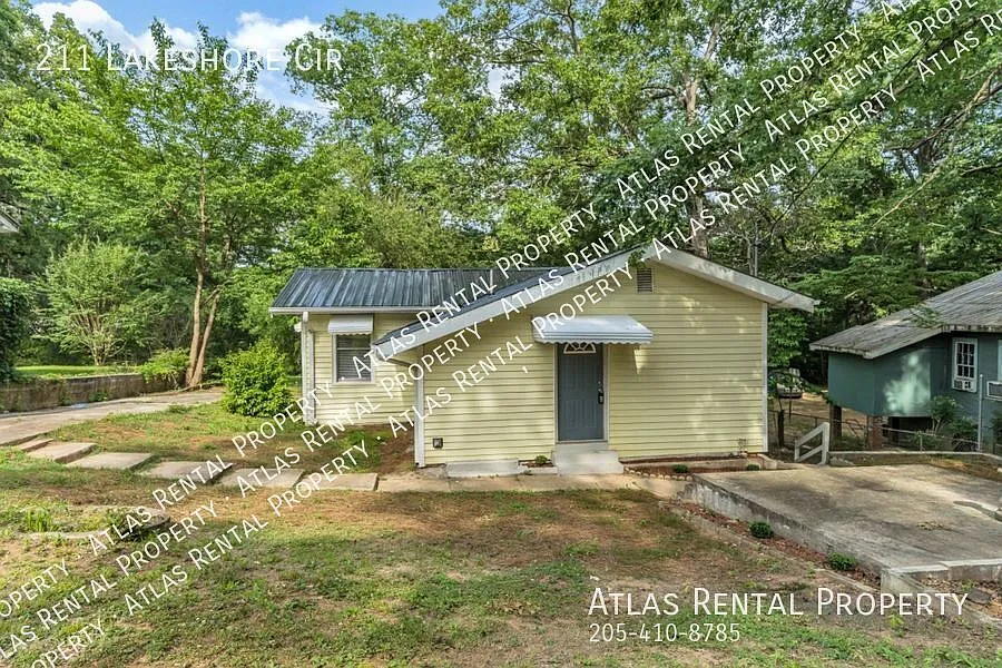 211 Lakeshore Cir