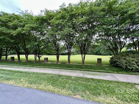 3rd image of 1708 Southpoint Ln