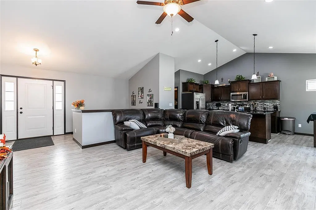 242 Jasper St — Photo 4