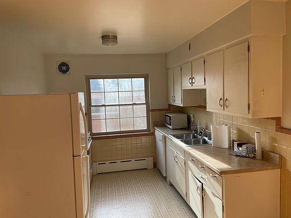 3rd image of 3132 Portsmouth Ave APT 4